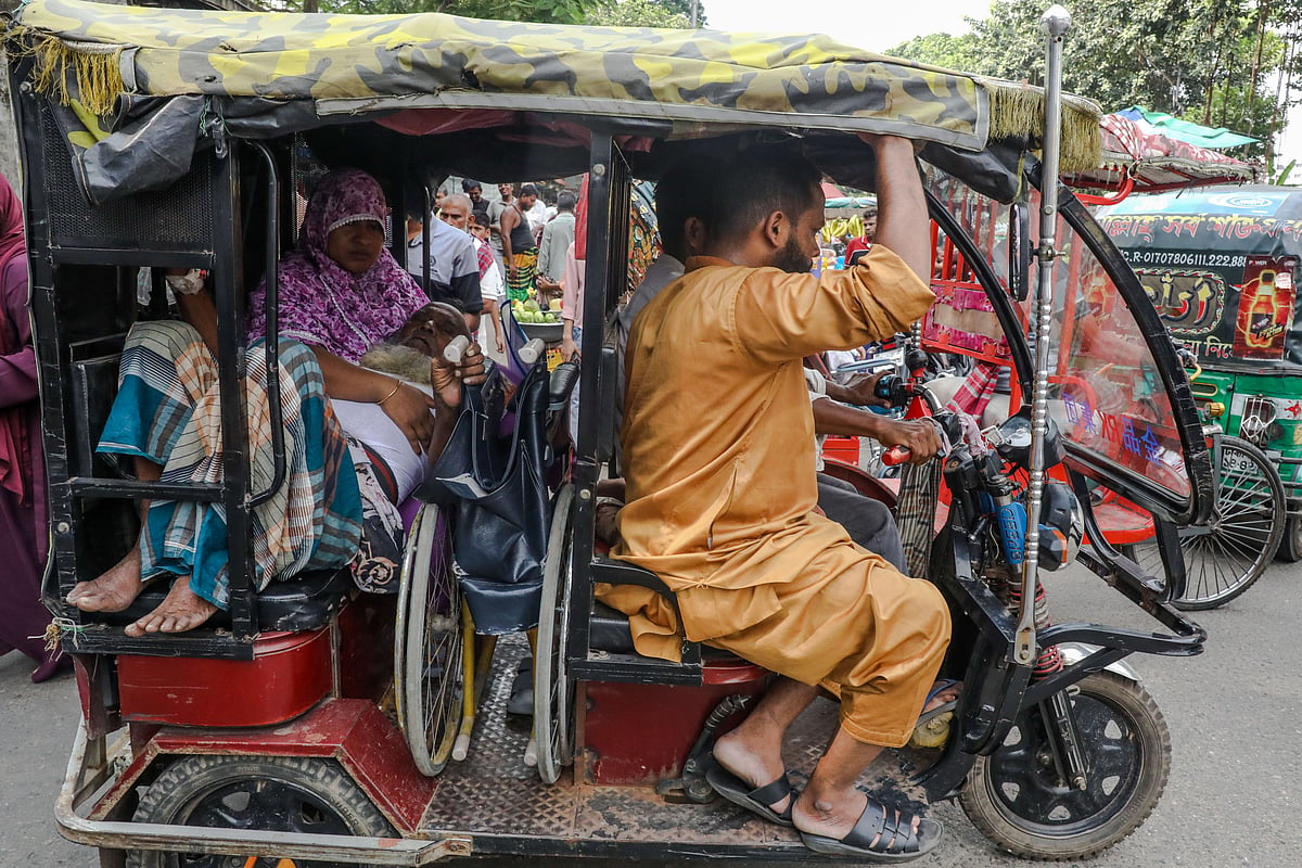 অ্যাম্বুলেন্স ধর্মঘট: বড় দুর্ভোগ মানুষের