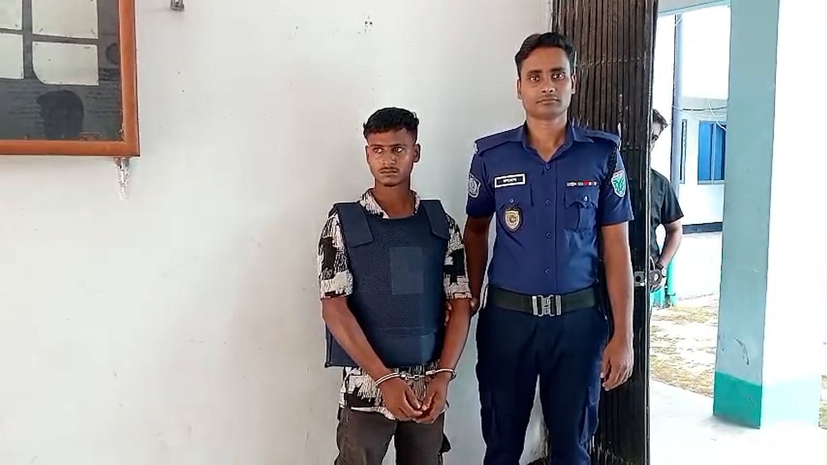 আইফোন ছিনিয়ে নিতে বন্ধুকে কুপিয়ে হত্যা
