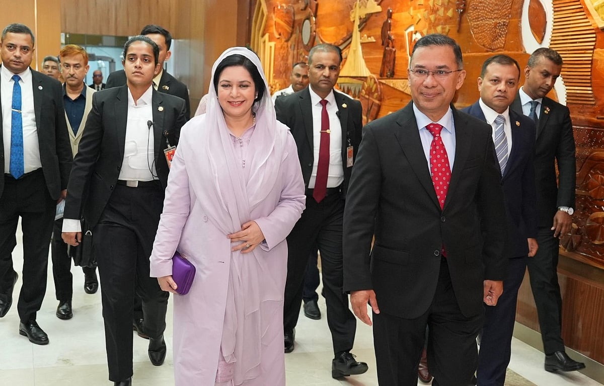 জাপানে চার দিনের সফর শেষে দেশে ফিরেছেন প্রধানমন্ত্রী