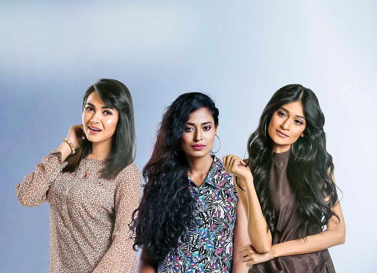 সোজা, কোঁকড়া, ঢেউখেলানো, নিয়ম মেনে যত্ন নিলে সব চুলেই থাকবে সতেজ। মডেল : দীপা, জুঁই, তাবিনদা, সাজ : অরা বিউটি লাউঞ্জ।