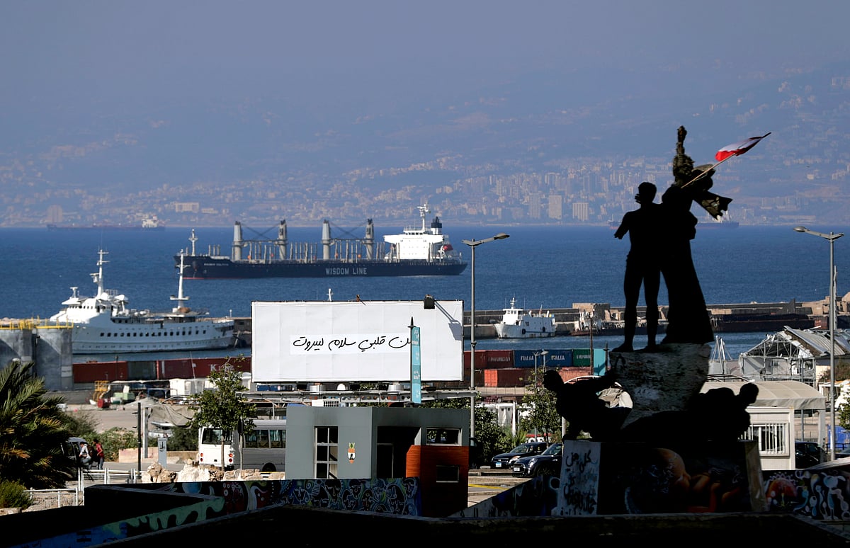 গত ৪ আগস্ট লেবাননের রাজধানী বৈরুতে বিস্ফোরণের পর দেশটিতে চরম রাজনৈতিক অস্থিরতা দেখা দেয়
