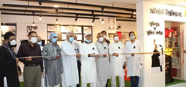 সাউথ ইস্ট ইউনিভার্সিটিতে (এসইইউ) জাতির পিতা বঙ্গবন্ধু শেখ মুজিবুর রহমানের ৪৫তম শাহাদতবার্ষিকী ও জন্মশতবার্ষিকী উপলক্ষে মুক্তিযুদ্ধ ও মুজিব কর্নারের উদ্বোধন করা হয়।