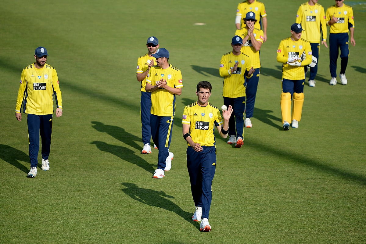 যেভাবে ম্যাচ জিতিয়েছেন তাতে মাঠ ছাড়ার সময় তাঁরই নেতৃত্ব দেওয়ার কথা।