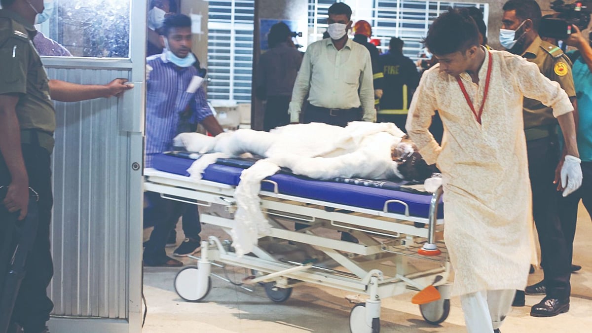 বৈদ্যুতিক ও রাসায়নিক দুর্ঘটনায় পুড়ে গেলে দ্রুত নিতে হবে হাসপাতালে