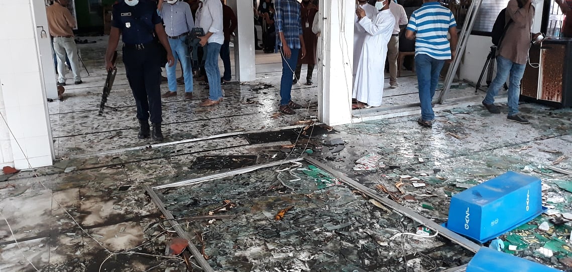নারায়ণগঞ্জের বাইতুস সালাত জামে মসজিদে বিস্ফোরণের পর ঘটনাস্থল
