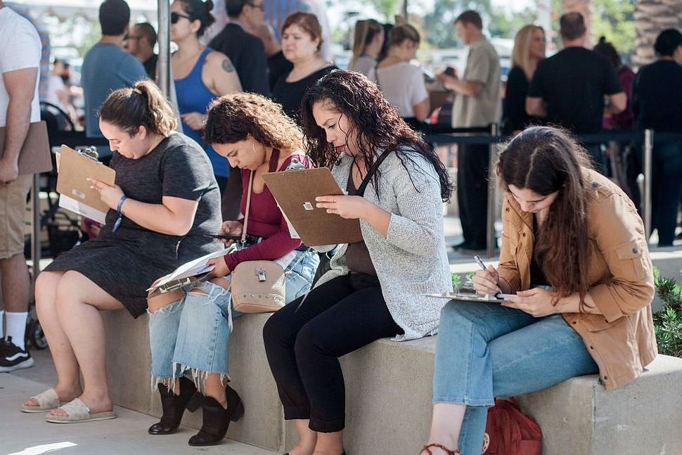 যুক্তরাষ্ট্রের যুব-তরুণেরা অন্য অনেক কিছুর চেয়ে নিজেদের ক্যারিয়ার নিয়েই বেশি ব্যস্ত থাকেন