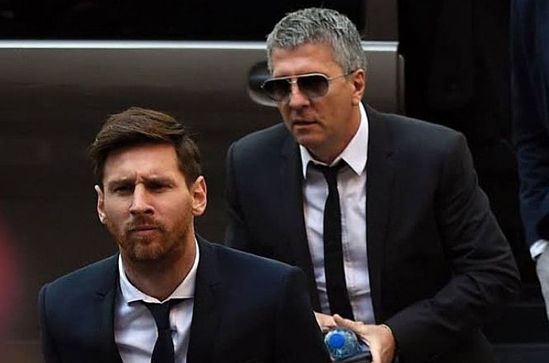 বাবার কুমন্ত্রণাতেই বার্সাতে থাকতে হচ্ছে মেসিকে?