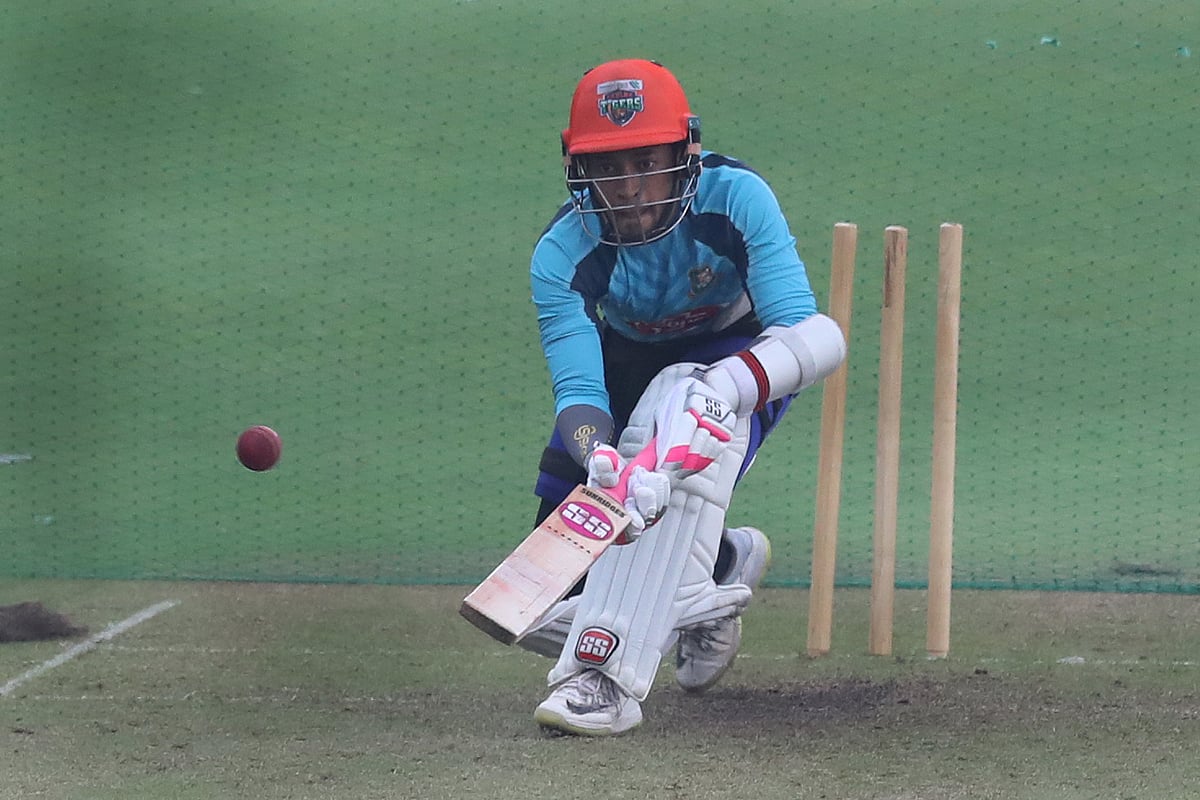 মিরপুর শেরেবাংলা স্টেডিয়ামে ক্রিকেটারদের অনুশীলনে মুশফিকুর রহিম।