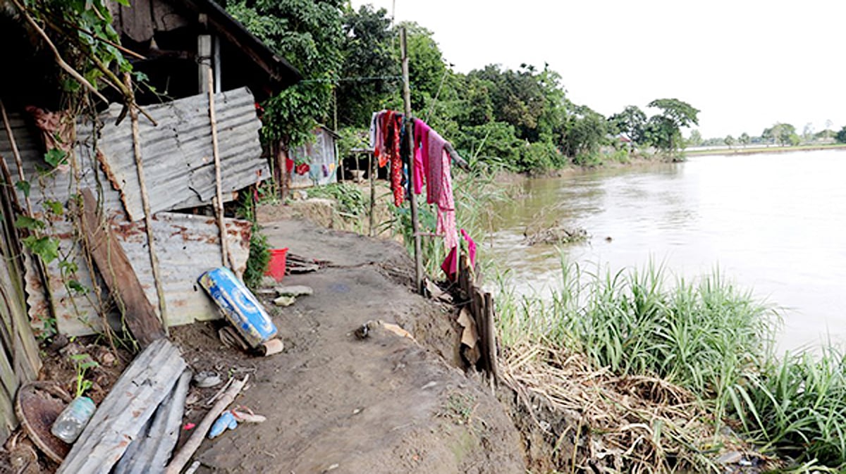 ময়মনসিংহের হালুয়াঘাট উপজেলায় কংস নদের ভাঙন অব্যাহত আছে। ক্ষতিগ্রস্ত অর্ধশতাধিক পরিবার দিশেহারা। সম্প্রতি নাশুল্ল্যা গ্রামে