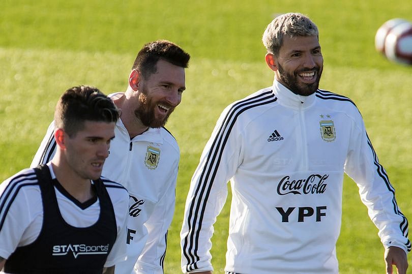 মেসির সঙ্গে আগুয়েরো