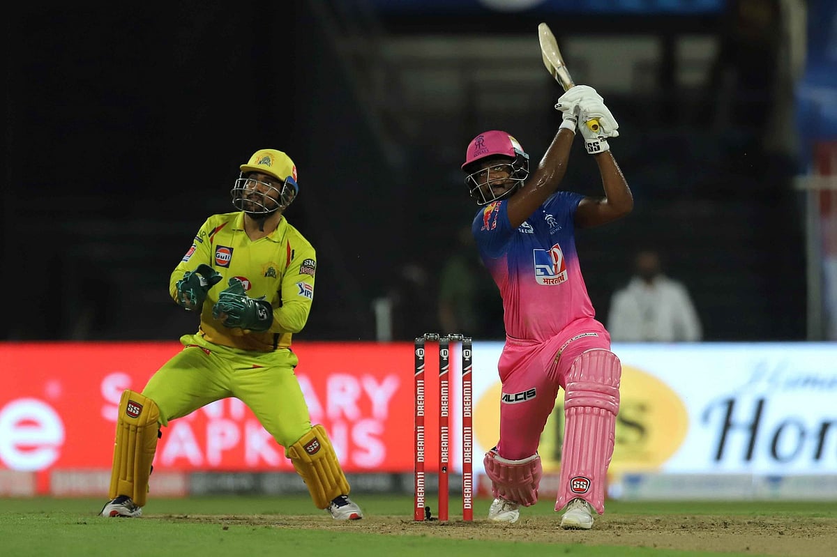 ৩২ বলে ৭৪ রান করার পথে  সঞ্জু স্যামসনের আরেকটি ছক্কা।