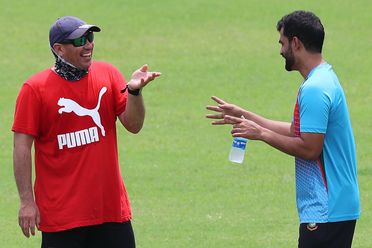 তামিম ইকবালের সঙ্গে দেখা হতেই খুনসুটিতে মেতে উঠলেন রাসেল ডমিঙ্গো