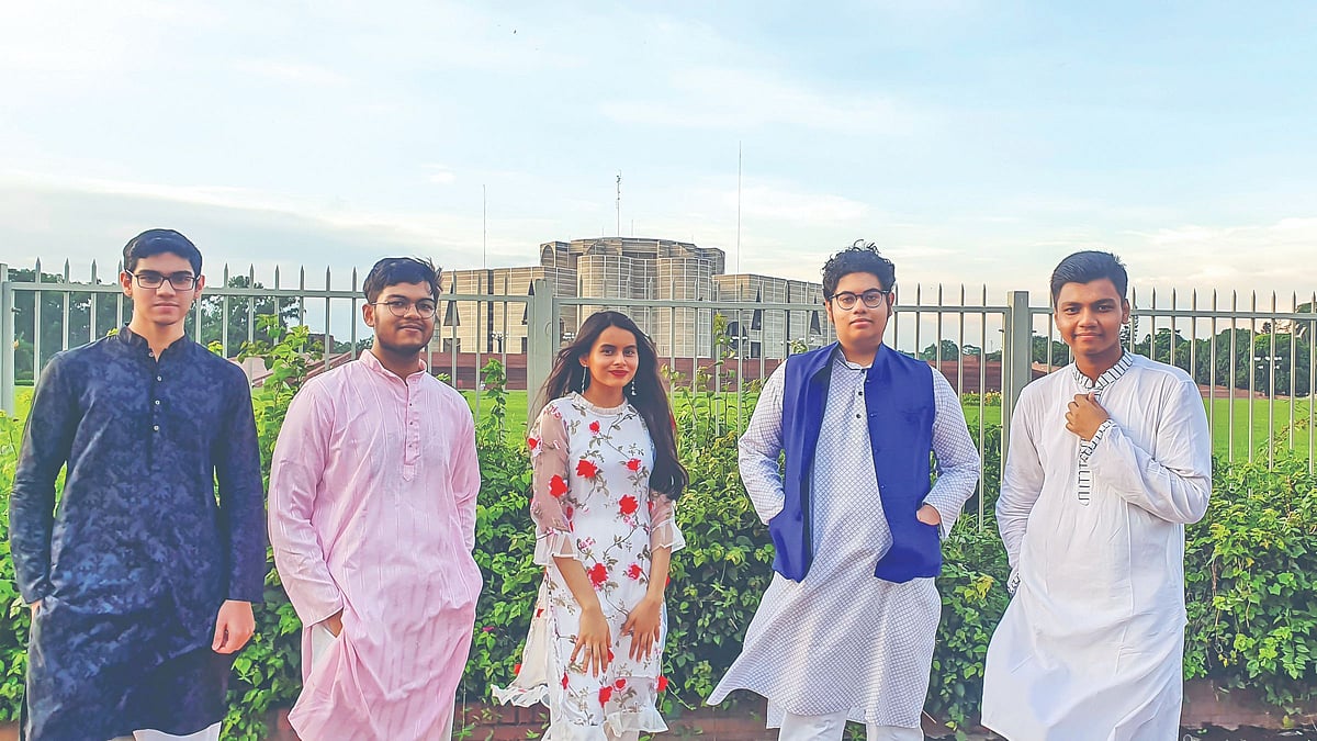 আন্তর্জাতিক ইকোনমিকস অলিম্পিয়াড–২০২০ প্রতিযোগিতায় ৪টি একক ও একটি দলগত ব্রোঞ্জ পদক এসেছে এই শিক্ষার্থীদের হাত ধরে