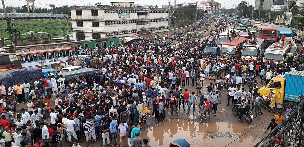 টঙ্গীর স্টেশন রোড এলাকায় ঢাকা-ময়মনসিংহ মহাসড়ক অবরোধ করে দুই ঘণ্টারও বেশি সময় বিক্ষোভ করে স্থানীয় আ. লীগের পদবঞ্চিত নেতা-কর্মী ও তাদের সমর্থকেরা। এতে যানজটের সৃষ্টি হয়