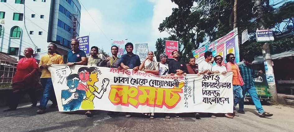 রাজধানী ঢাকা থেকে নোয়াখালীর উদ্দেশে রওনা হয়েছে ধর্ষণ ও নিপীড়নবিরোধী লংমার্চ। শনিবার সকাল ১০টায় ফেনী শহরের শহীদুল্লাহ কায়সার সড়কে