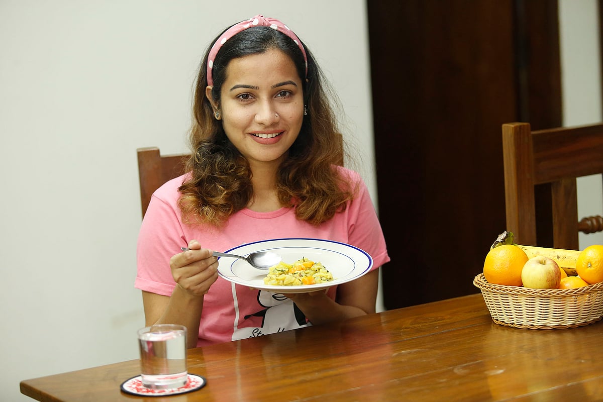 অনেক খাবারই আছে যেগুলো চোখের জন্য উপকারী। মডেল: লিওনা