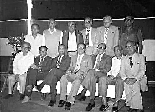 সহকর্মীদের সঙ্গে প্রফেসর ডা. এম এ গফফার