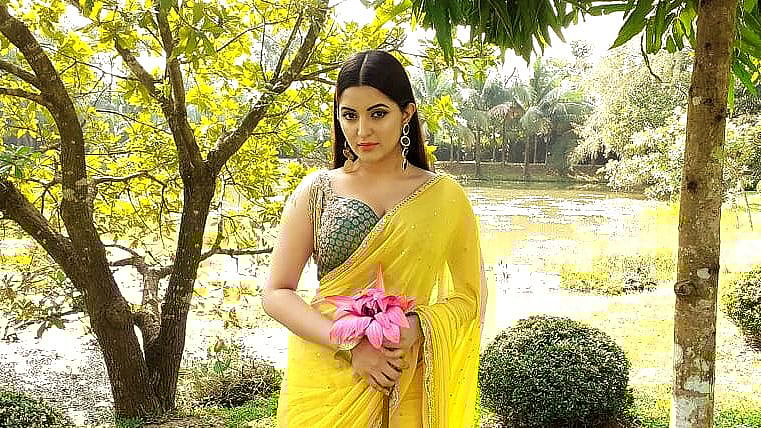 ‘বিশ্বসুন্দরী’ ছবিতে অভিনয় করেছেন পরীমনি।