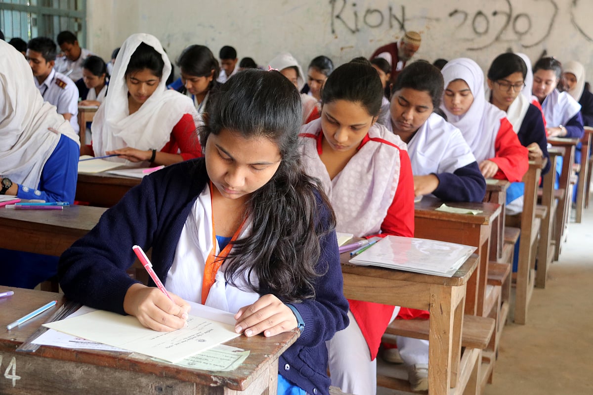 প্রাথমিক শিক্ষা সমাপনী, জুনিয়র স্কুল সার্টিফিকেট ও উচ্চমাধ্যমিকসহ সমমানের পরীক্ষাগুলো এবার হচ্ছে না।