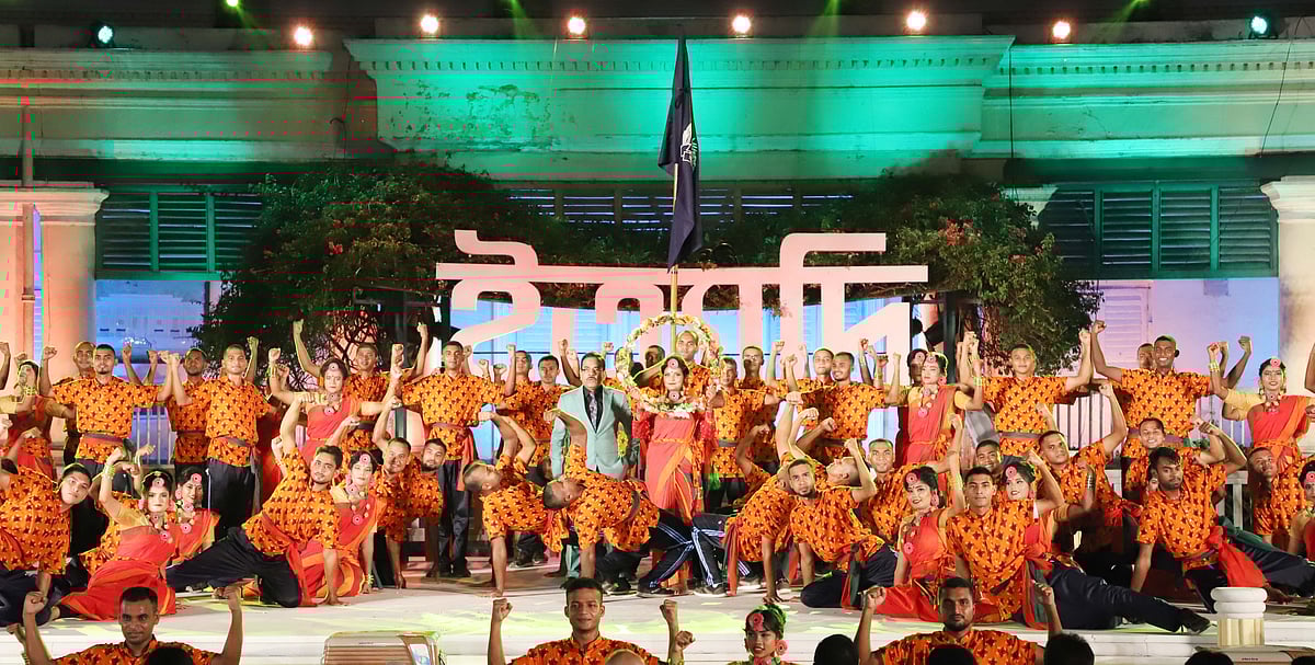 হানিফ সংকেতের রচনা, পরিচালনা ও উপস্থাপনায় ‘ইত্যাদি’ নির্মাণ করেছে ফাগুন অডিও ভিশন।