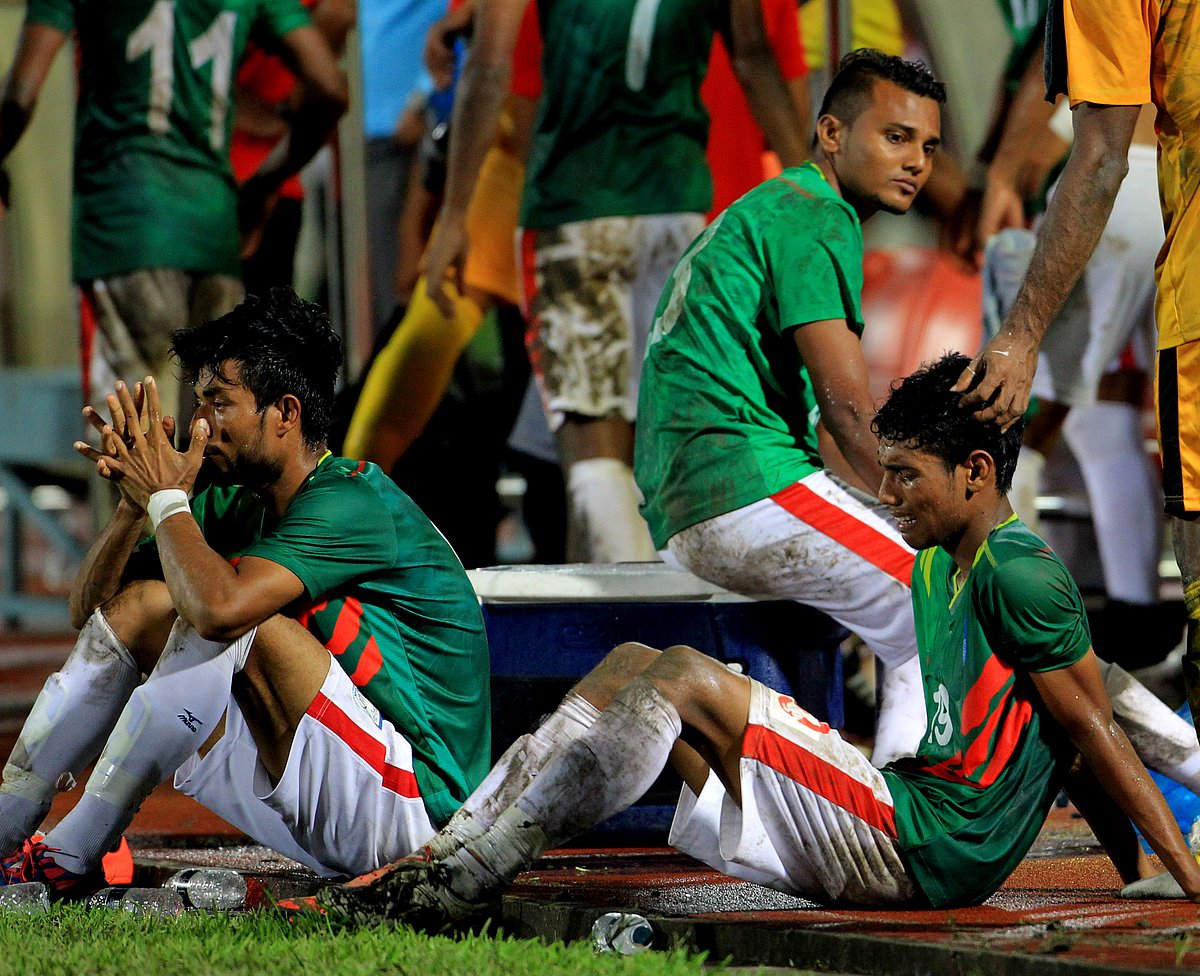 বাংলাদেশের ফুটবলে এমন দৃশ্যের অভাব নেই।