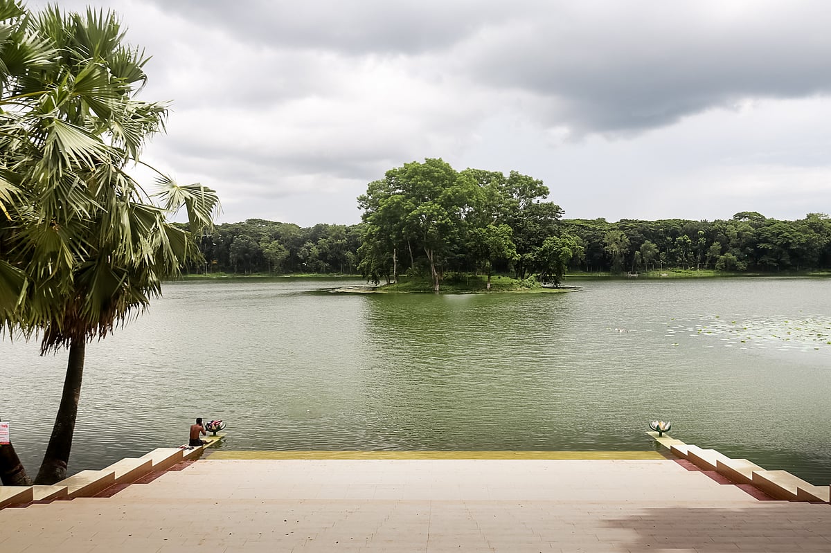 বরিশালের বাবুগঞ্জ উপজেলার মাধবপাশার দুর্গাসাগর দিঘি