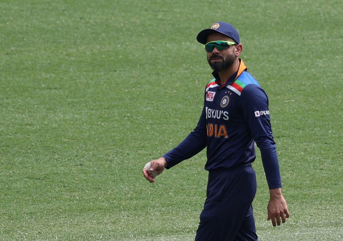 কোহলির সঙ্গে কথা বলতে চান গাভাস্কার