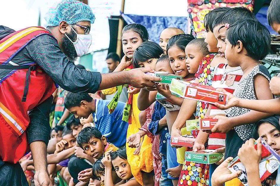 সব সময়ই শিশুদের জন্য আহারের ব্যবস্থা করে আসছে বিদ্যানন্দ ফাউন্ডেশন