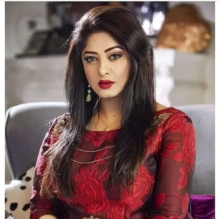 Katta, semiz eshakli ayollarning fotosuratlari