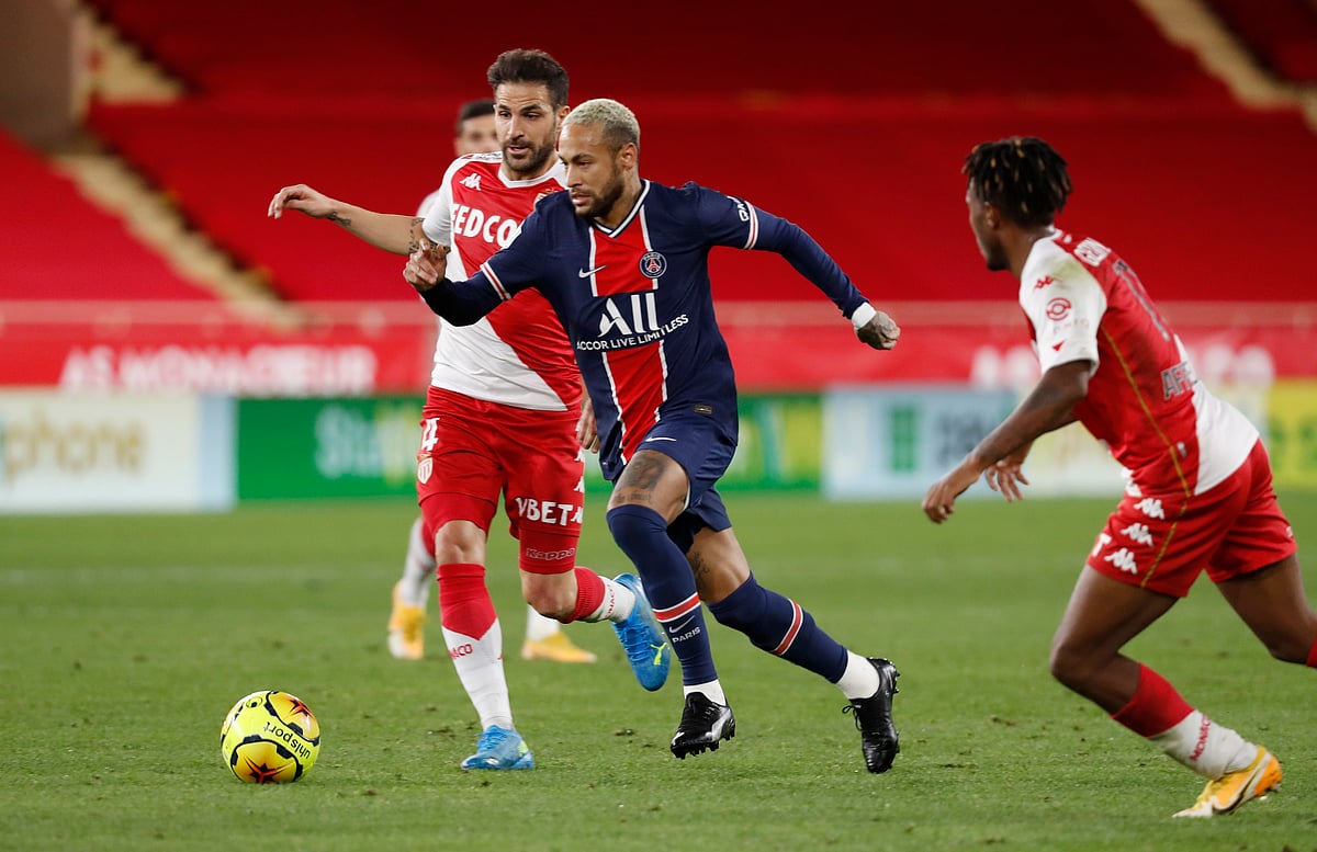 ছবিতে নেইমারের পেছনে ফ্যাব্রিগাস থাকলেও মাঠের লড়াইয়ে ফ্যাব্রিগাসই জিতেছেন