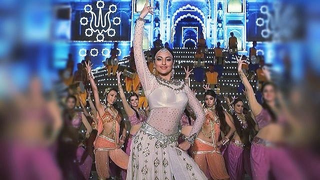 ২০২০ সালে সোনাক্ষী সিনহা বলিউডে পথচলার এক দশক পূর্ণ করলেন।