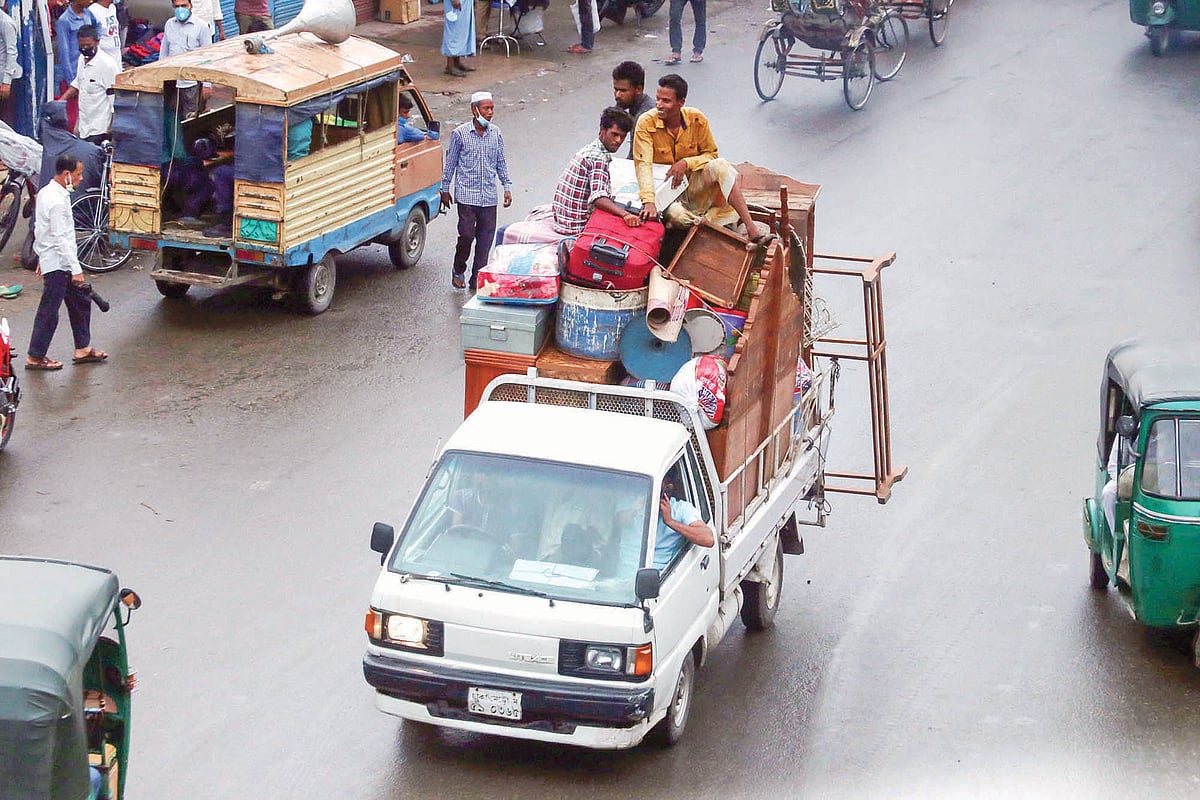 করোনাকালে রাজধানী ছেড়েছে অসংখ্য দরিদ্র মানুষ