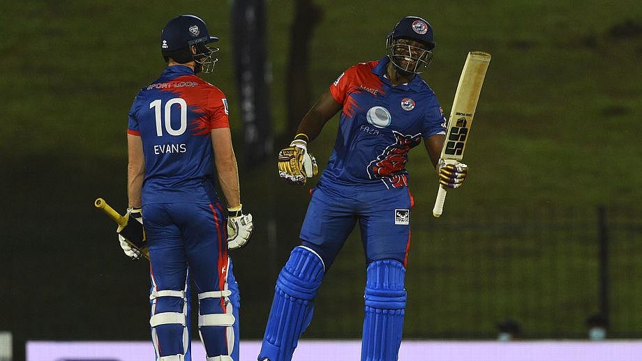 ১৪ বলে ফিফটি করেছেন রাসেল।