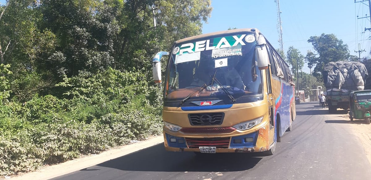 রোহিঙ্গাদের নিয়ে আজ বৃহস্পতিবার ১১টি বাস নোয়াখালীর ভাসানচরের দিকে রওনা দিয়েছে