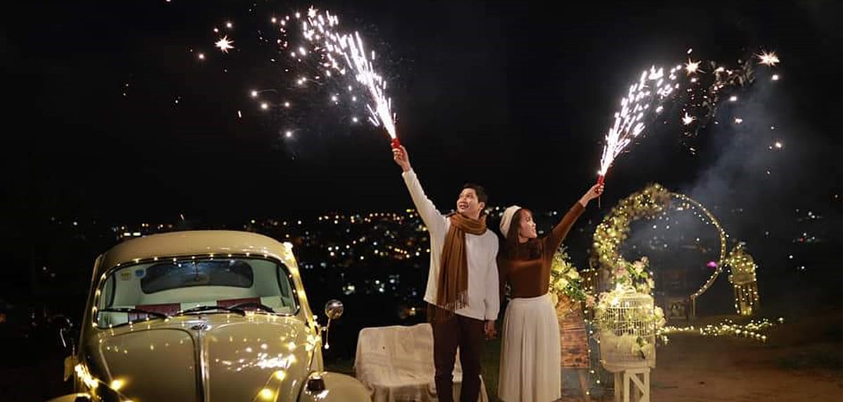 ভিয়েতনামে যাঁরা অর্থনৈতিকভাবে ভালো অবস্থায় থাকেন, তাঁরা বিয়ের সময় নতুন গাড়ি কেনেন