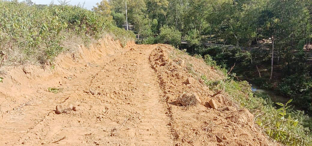 মৌলভীবাজারের কুলাউড়া উপজেলায় অবস্থিত লুয়াইউনি-হলিছড়া চা-বাগানে টিলা কেটে রাস্তা বানানো হয়