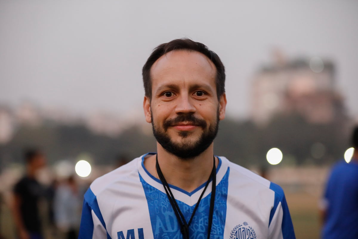 আবাহনীকে নতুন করে দল নিয়ে ভাবতে বললেন দলের পর্তুগিজ কোচ লেমোস