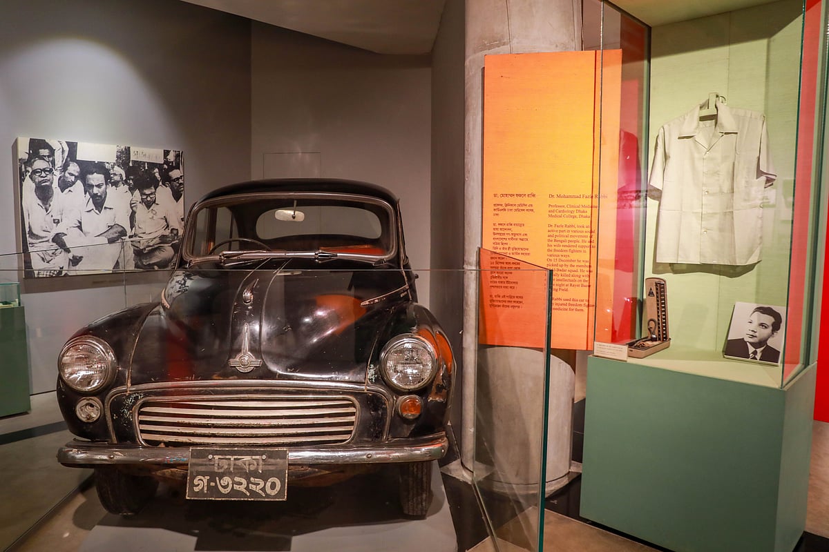 মুক্তিযুদ্ধ জাদুঘরের গ্যালারিতে সংরক্ষিত রয়েছে শহীদ বুদ্ধিজীবীদের স্মৃতিজড়িত বিভিন্ন স্মারক। ডা. মোহাম্মদ ফজলে রাব্বীর গাড়ি আগেই সংরক্ষিত ছিল, নতুন যুক্ত হয়েছে তাঁর পোশাক, স্টেথোস্কোপ, রক্তচাপ মাপার যন্ত্র। গত শনিবার দুপুরে