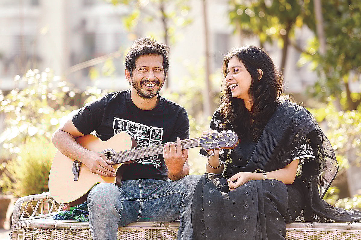 গান, আড্ডা আর খুনসুটিতে চলছে অর্ণব–সুনিধির সংসার