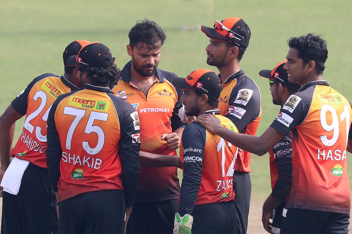 মাঠের ক্রিকেটের বাইরে কাল মাশরাফিদের সন্ধ্যাটা কেটেছে অন্যরকম।