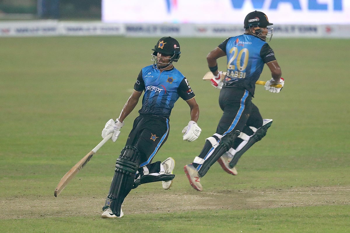 দুই আলী—ইয়াসির ও আকবরের ব্যাটে জয়ের ভিত্তি পেয়েছে ঢাকা।