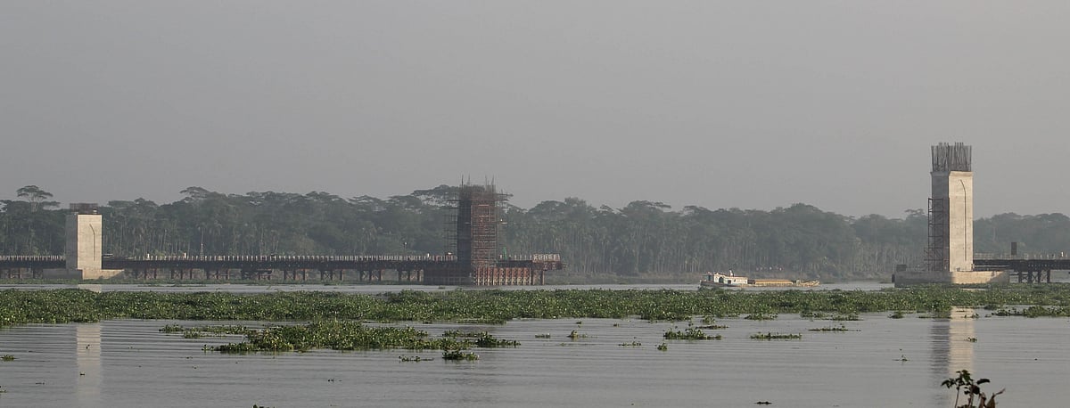 কচা নদীতে চলছে অষ্টম বাংলাদেশ-চীন মৈত্রী সেতু নির্মাণের কাজ। এরই মধ্যে নির্মিত হয়েছে পিলার। সম্প্রতি পিরোজপুরের বেকুটিয়া পয়েন্টে