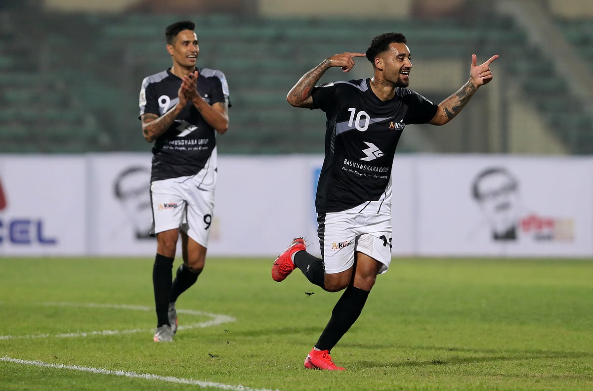 ব্রাজিলের রবসন ডি সিলভা আর আর্জেন্টিনার রাউল বেসেরা কাল চমক দেখিয়েছেন বসুন্ধরার হয়ে।