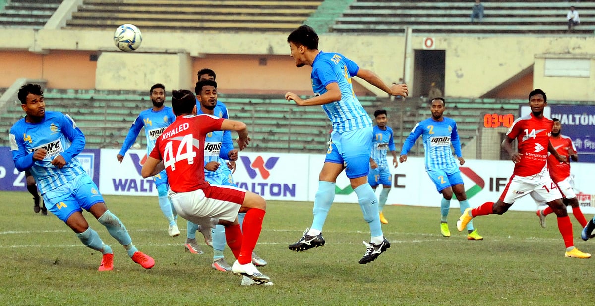 টানা তৃতীয়বার নিজের দল চট্টগ্রাম আবাহনীকে বসুন্ধরার বিপক্ষে জেতাতে পারলেন না মারুফুল হক