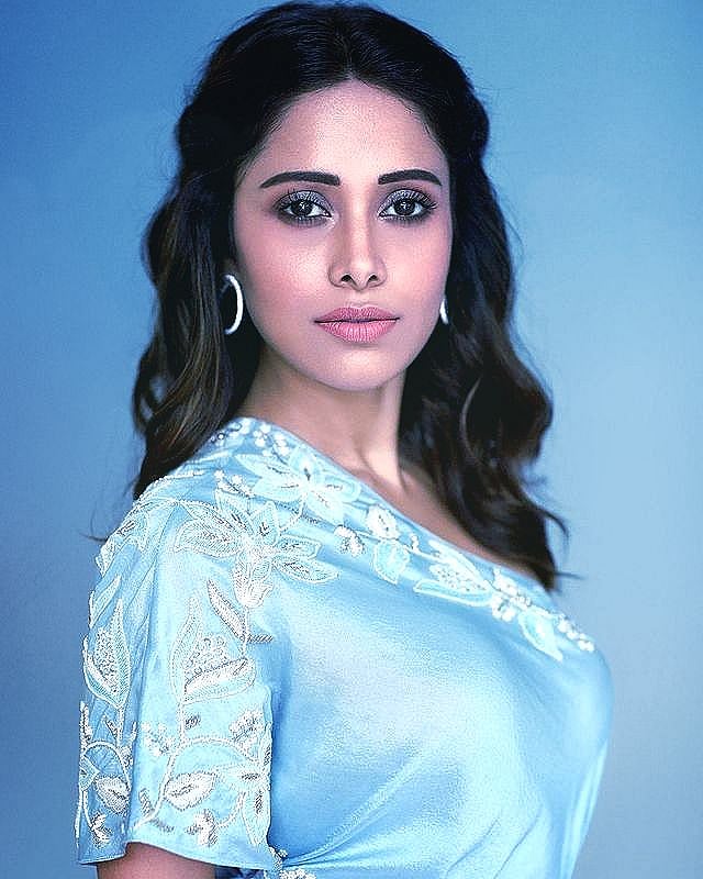 বালিতে দুর্ঘটনায় আহত অভিনেত্রী নুসরাত, মেরুদণ্ডের হাড়ে ভাঙন