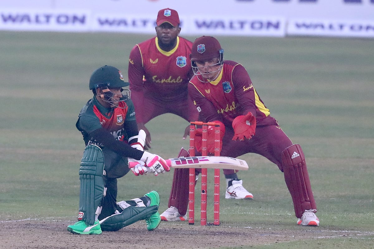 এখন সবার ওপরে মুশফিক