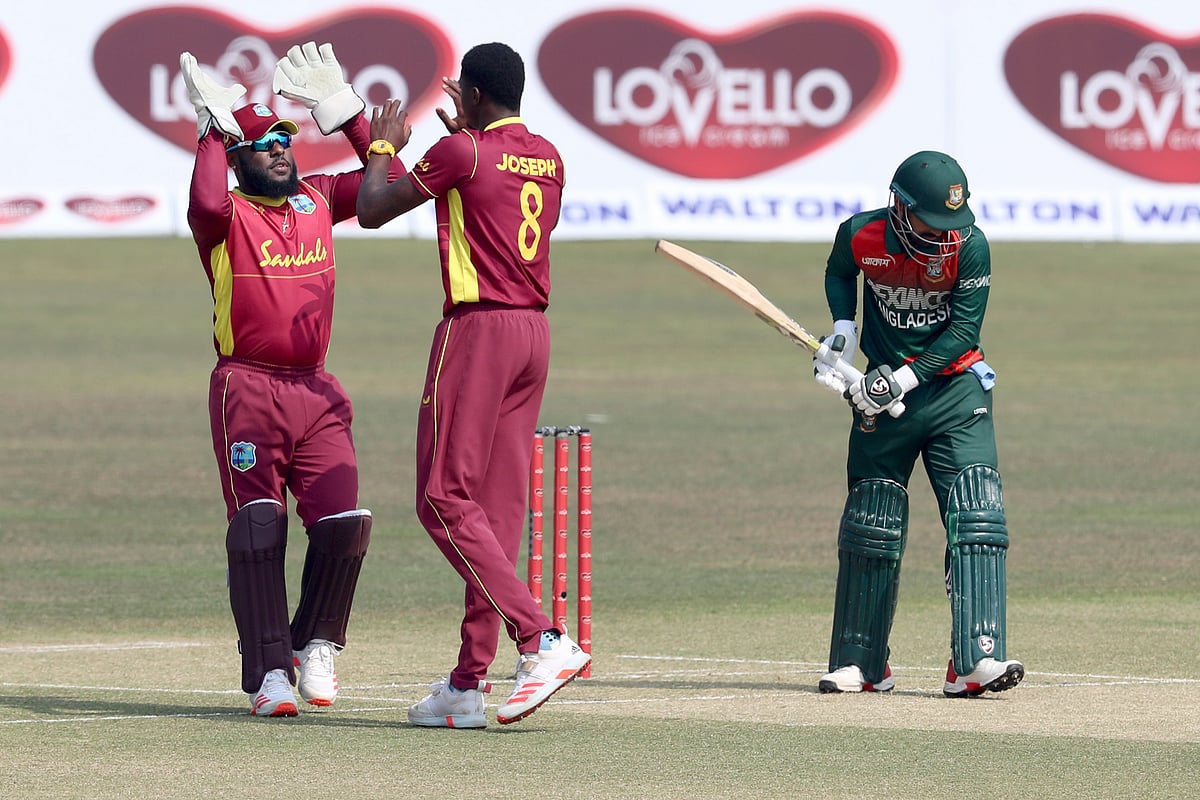 লিটন ফিরলেন জোসেফের বলে