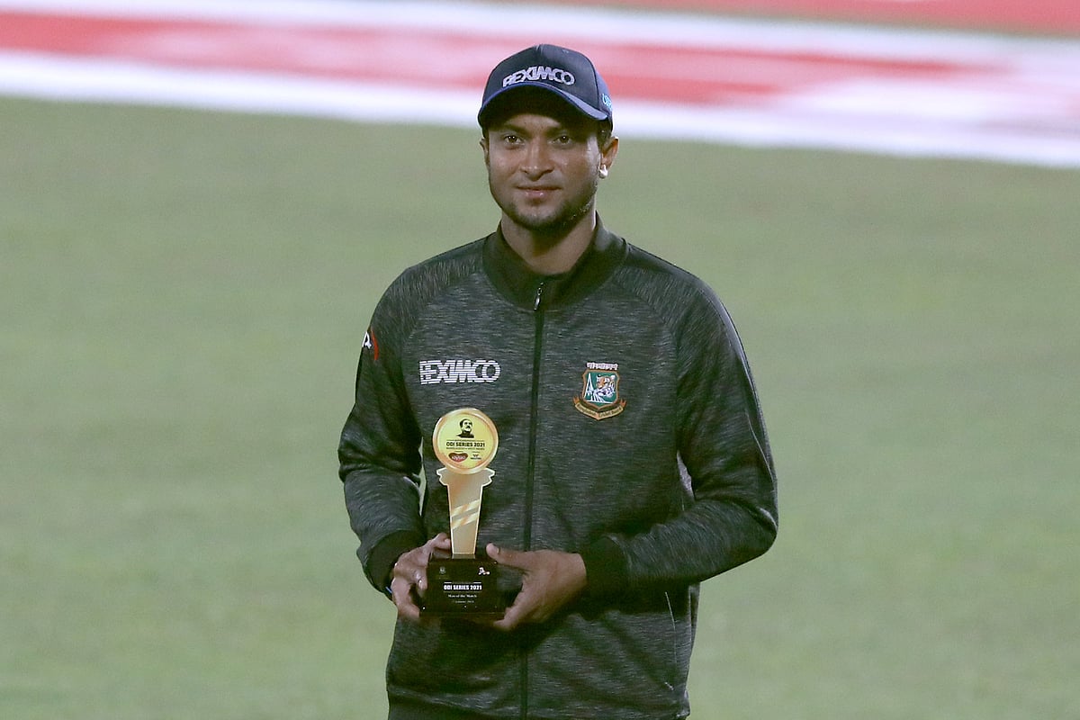 নিষেধাজ্ঞা কাটিয়ে আন্তর্জাতিক ক্রিকেটে ফেরার সিরিজেই সাকিব সিরিজসেরা।