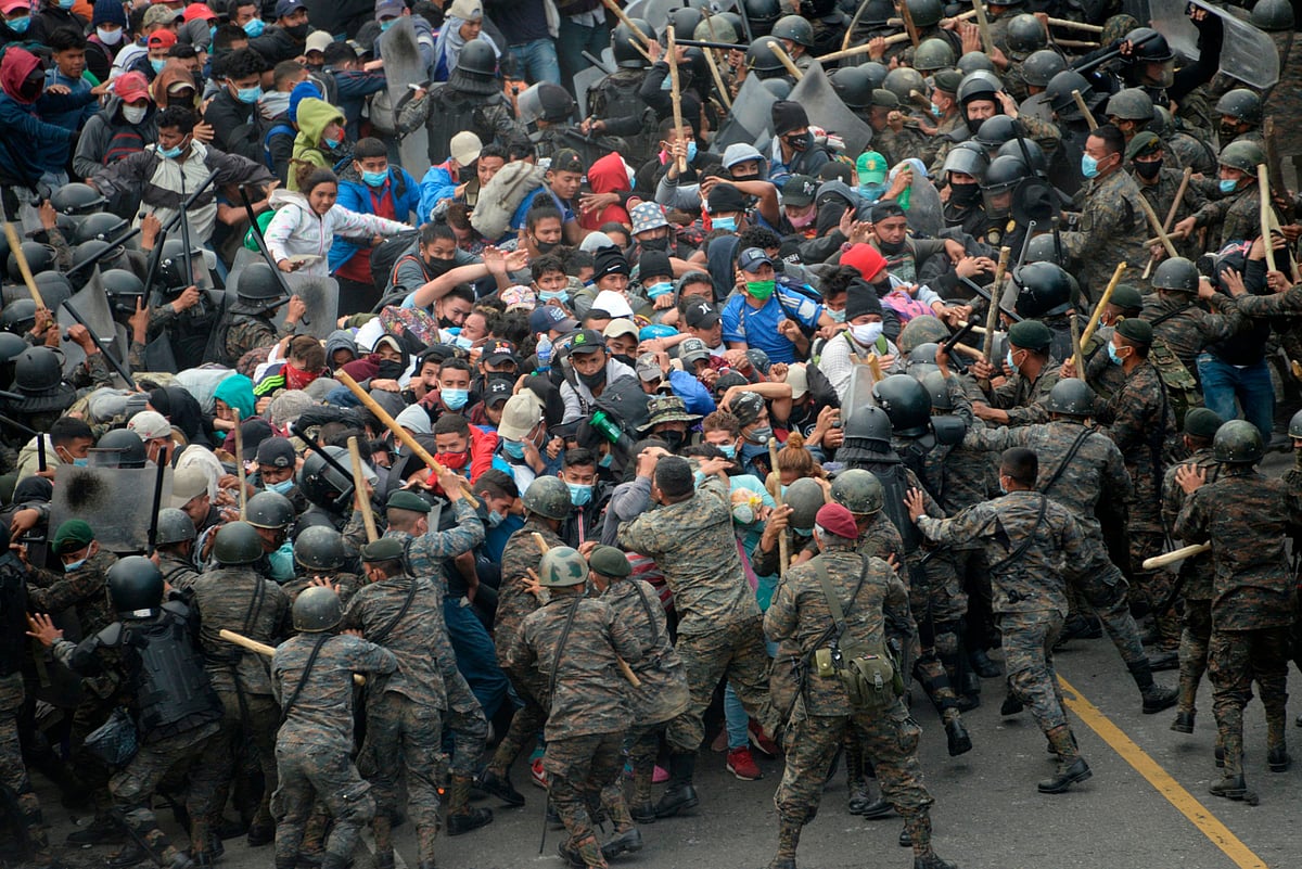 হন্ডুরাস থেকে যুক্তরাষ্ট্র অভিমুখী মানুষের ঢল নেমেছে। গুয়াতেমালা সীমান্তে তাদের ঠেকানোর চেষ্টা করছে নিরাপত্তা বাহিনী