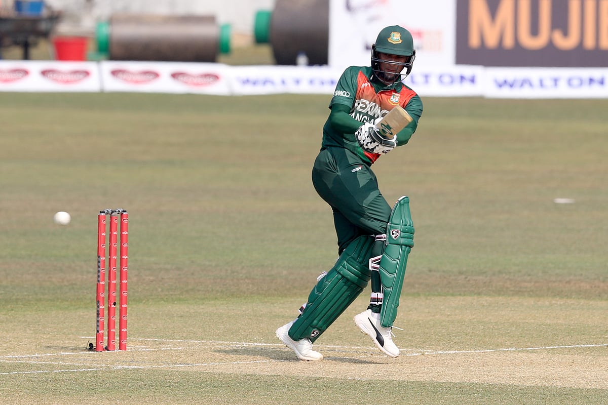 ফিফটি করেই ফিরেছেন সাকিব।